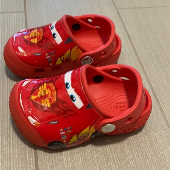 Lightning McQueen Crocs - Picture 2 of 4